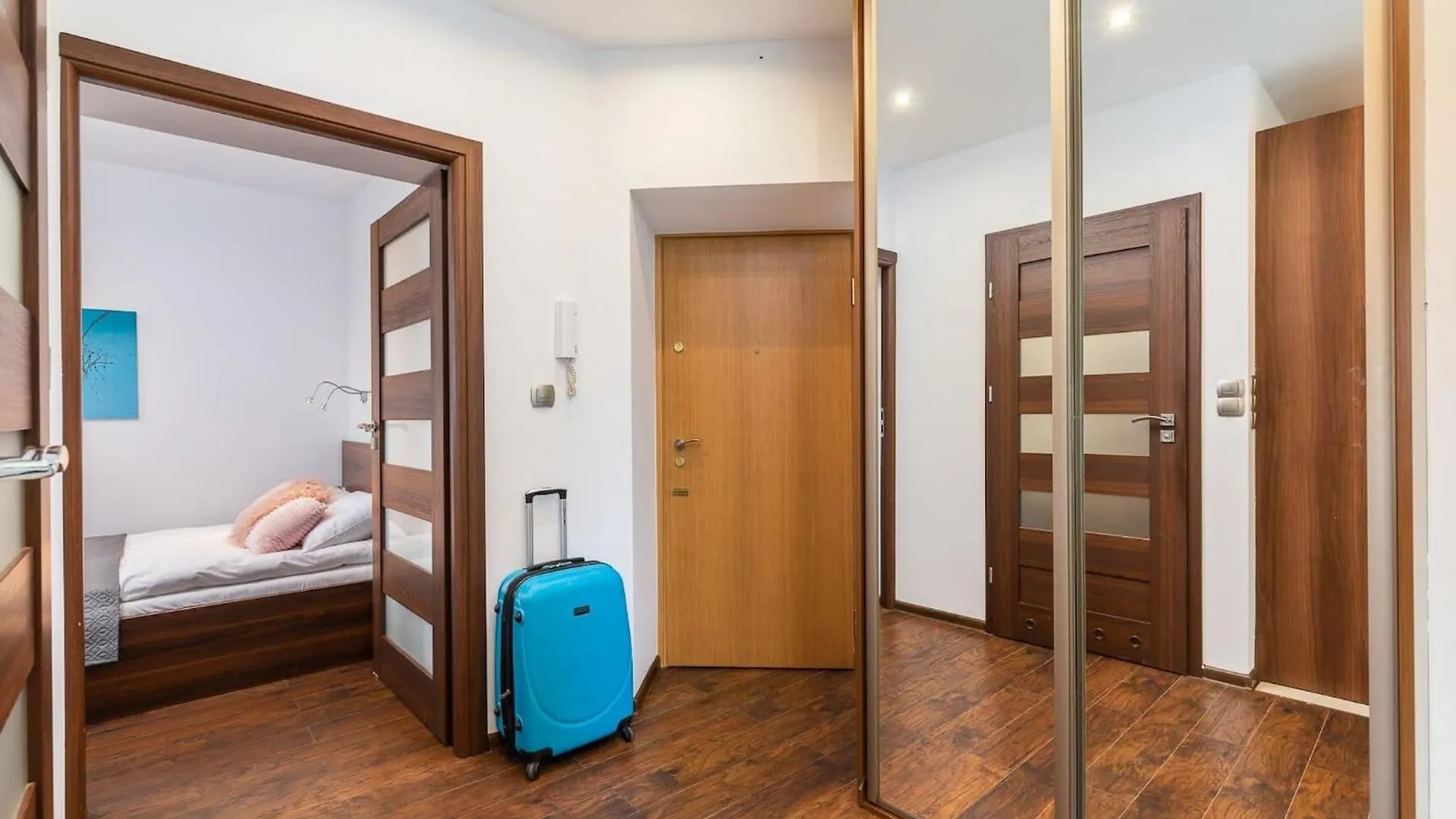 Rent Like Home - Aleja Solidarnosci 105/111A Warsaw Apartment